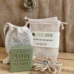 ⭐️ NOUVEAUTÉ ⭐️

Après de nombreuses demandes de solution pour utiliser ses fins de savons, voici notre petit dernier : le filet savon 🧼 

🧵 Fabriqué dans notre petit atelier en Provence avec des matières premières 100% coton bio, sélectionnées en cohérence avec notre démarche 

🚿 mettez votre savon ou vos bouts de savon, utilisez comme un gant (il fait super bien mousser les savons), et suspendez pour faire sécher le tout! 

🤩 Efficace et anti-gaspi, c’est le combo parfait !

🔥En recherche active de distributeurs, alors si tu disposes d’une surface de vente (bio, vrac…), ou si tu es artisan savonnier, n’hésite pas à me contacter pour connaître nos tarifs pro. 

📦 Disponible également auprès des particuliers sur notre shop éthique et zéro déchet www.les-zecolonomiks.com ainsi qu’en direct sur les marchés (84)

☀️Belle journée 

#zerodechet #zerowaste #bio #artisanat #madeinfrance #vrac #ecologie #environnement #savons #cotonbio